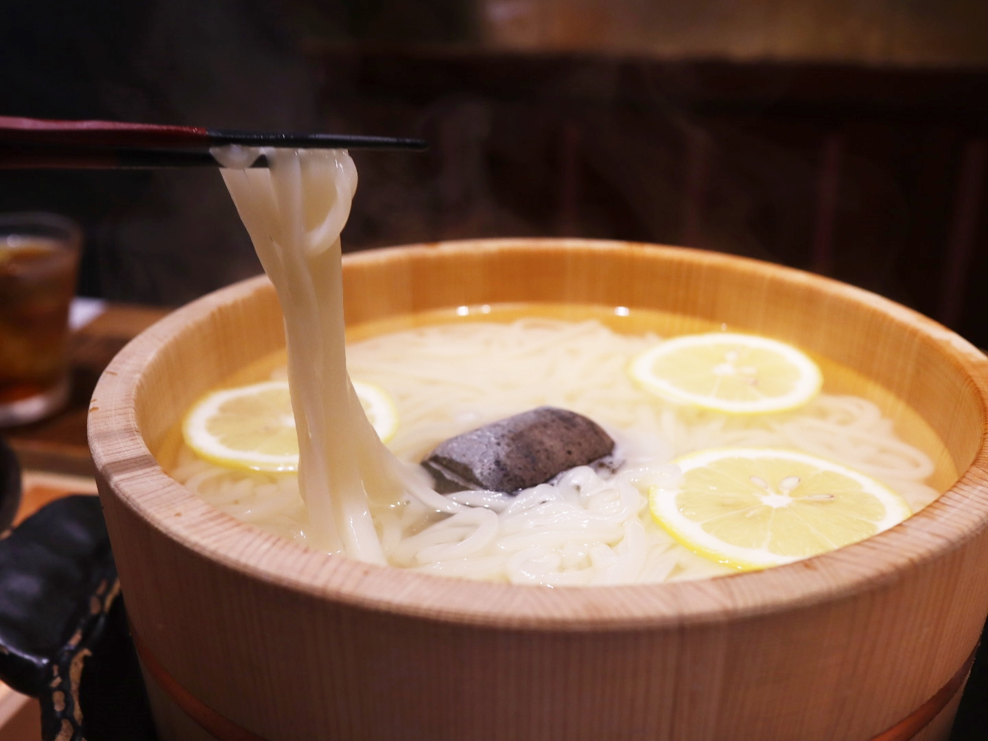 深夜営業のみ！シメにも夜食にも！「おるげんと」が22時から提供する駕町通り「ウドンダス」はダシが決め手